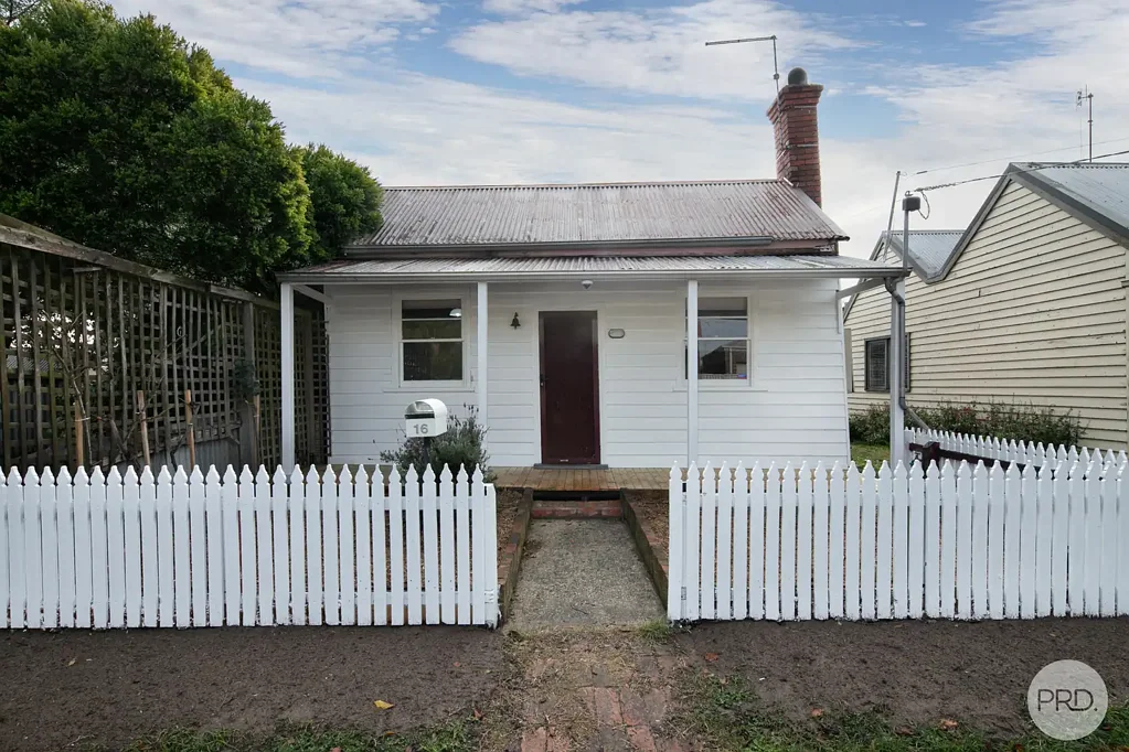 RENOVATED DELIGHTED IN PRIME LOCATION