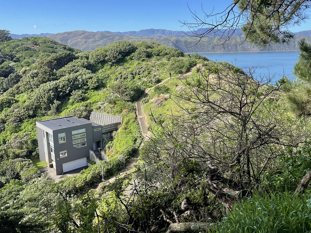 Seatoun 3房  MODERN COASTAL RETREAT WITH PANORAMIC SEA VIEWS