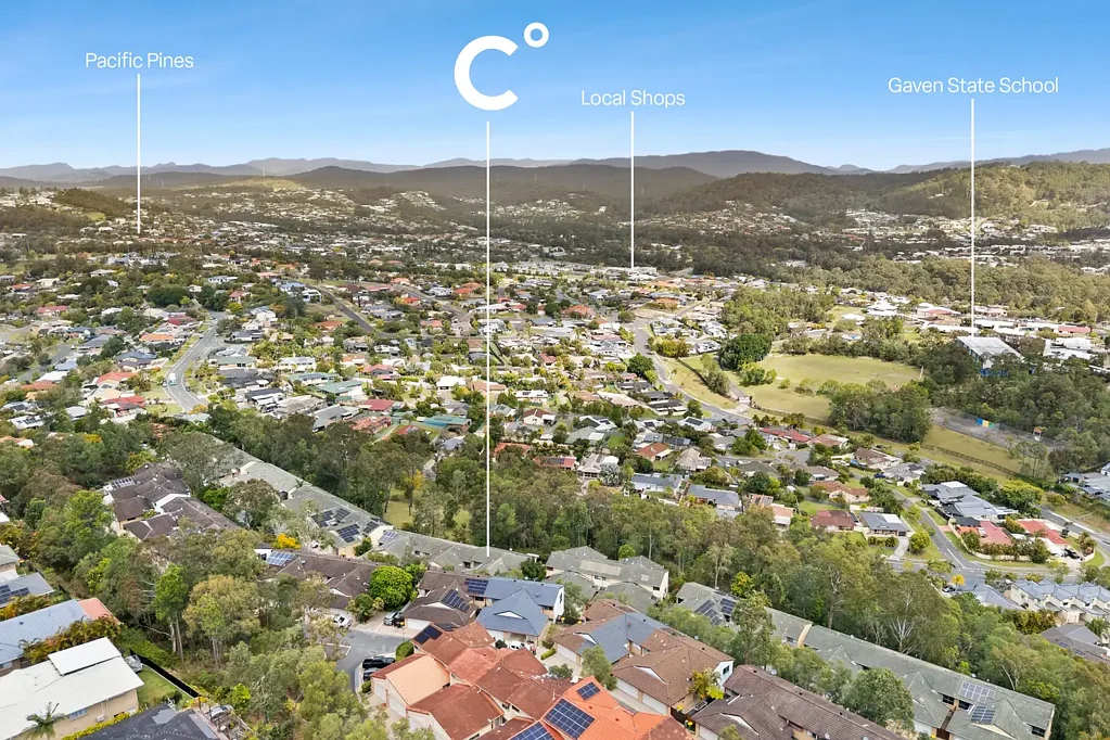 Oxenford 3 Bedroom Leafy Outlook, Low-Maintenance Convenience