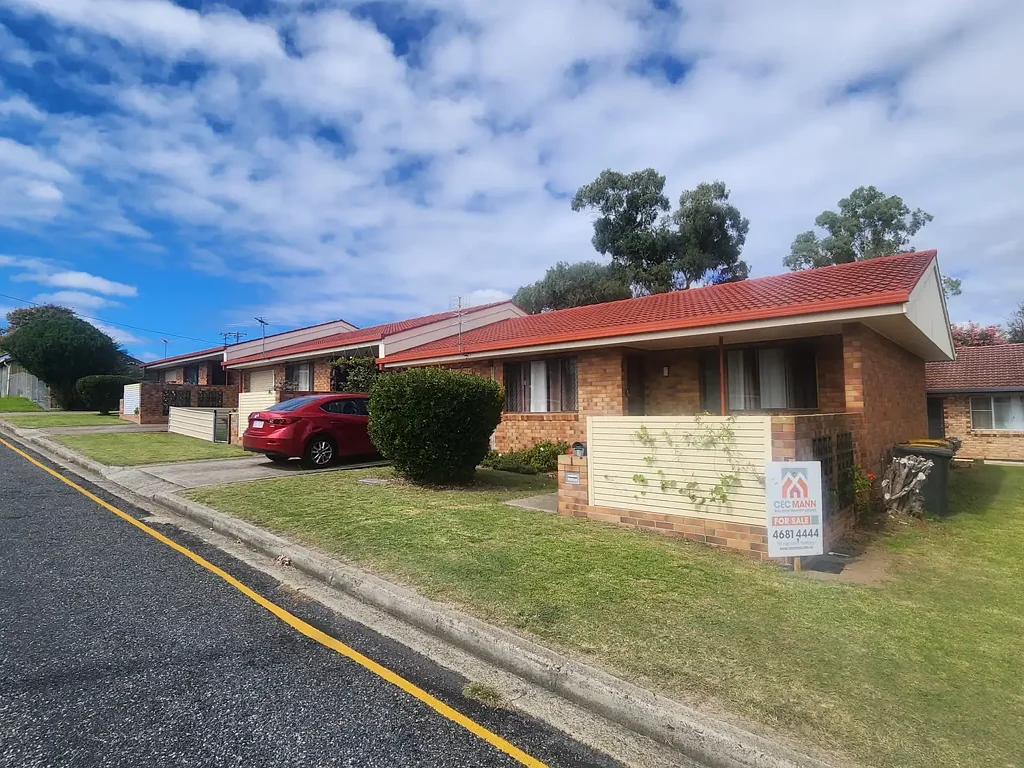 Stanthorpe 6Kwarto BLOCK OF 3 UNITS - INVESTMENT OPPORTUNITY