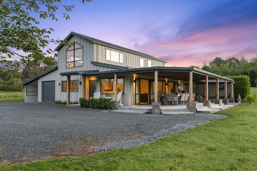 Dairy Flat 3部屋 Modern Barn-Style Home on Prime Lifestyle Acreage