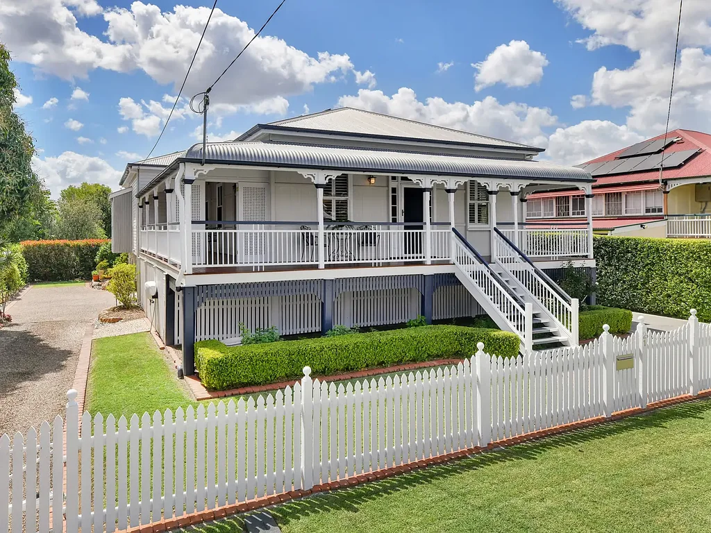 Booval 4ਬੈੱਡਰੂਮ Timeless Queenslander Charm Meets Modern Liveablility