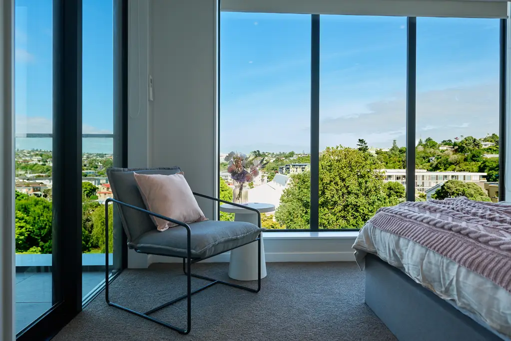 Browns Bay 2房  Urgent Sale Price Reduced Significantly