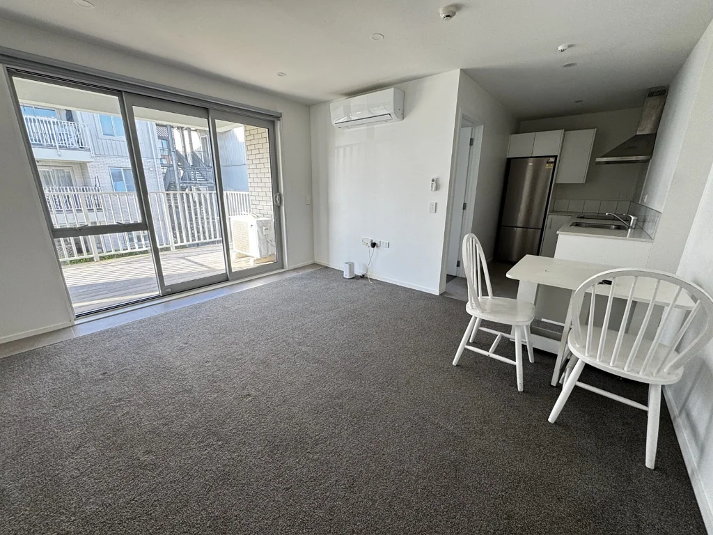 Modern Two-Bedrooms Apartment with a Sunny Balcon