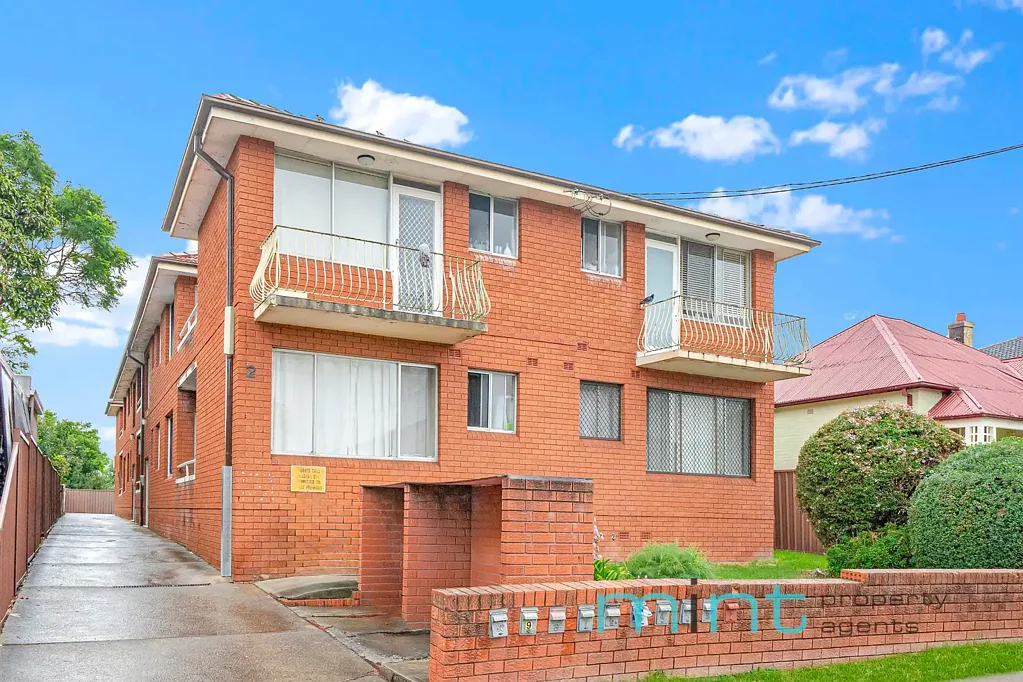 Belmore 2غرفة نوم Charming Top-Floor Apartment in Belmore – A Renovator's Dream!