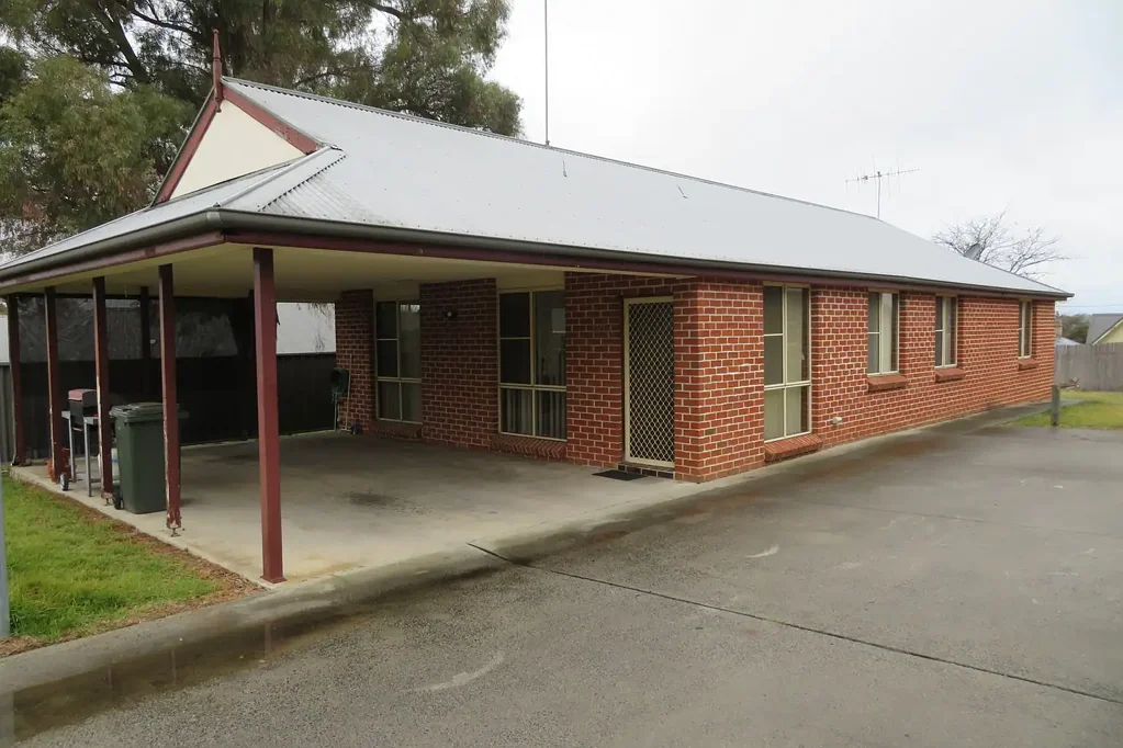 GENEROUS 3 BEDROOM UNIT!
