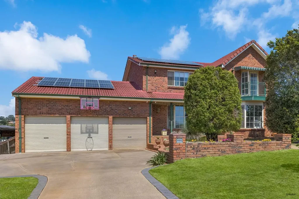 Banora Point 7침실 Large Family Home with Granny Flat, Pool and Views