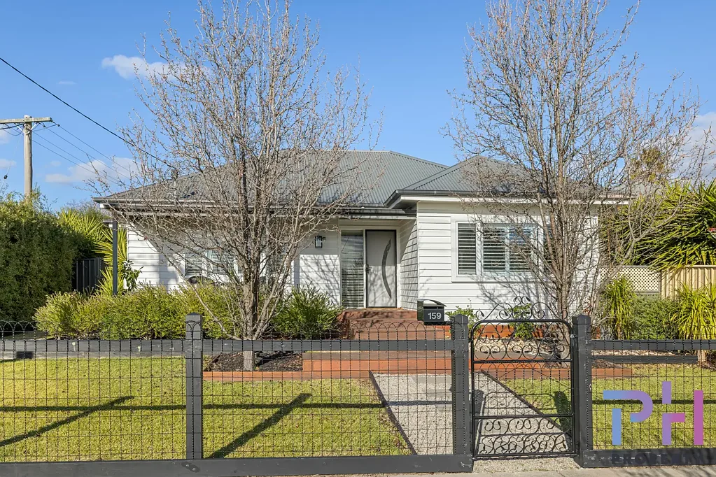 Flora Hill 3 Bedroom MODERN LIVING WITH COMFORT & CONVENIENCE
