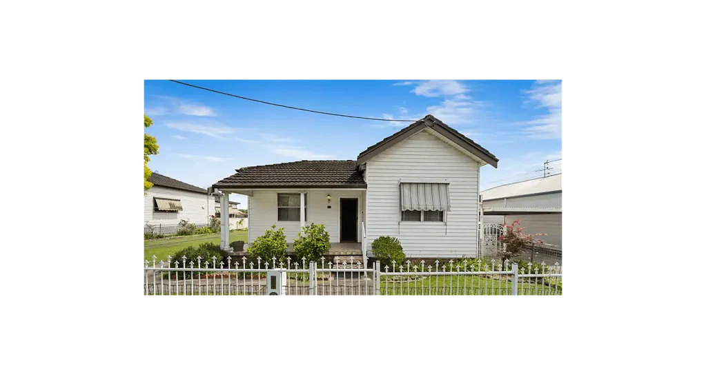 Spacious 3 Bedroom Home on 1,014m² Block | Large Yard | Walk to Town Centre