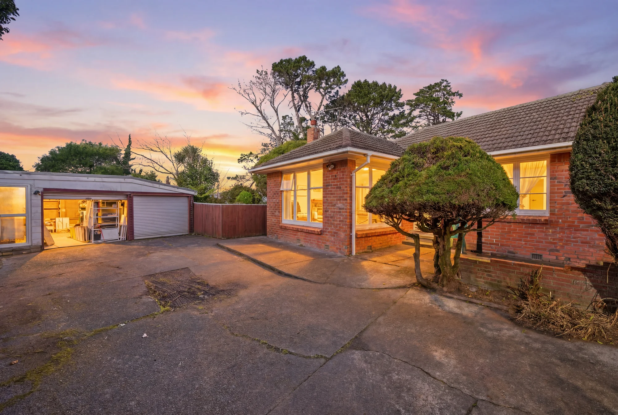 Te Atatu South 3Phòng ngủ Unlock the Potential on 926m² with Water Views