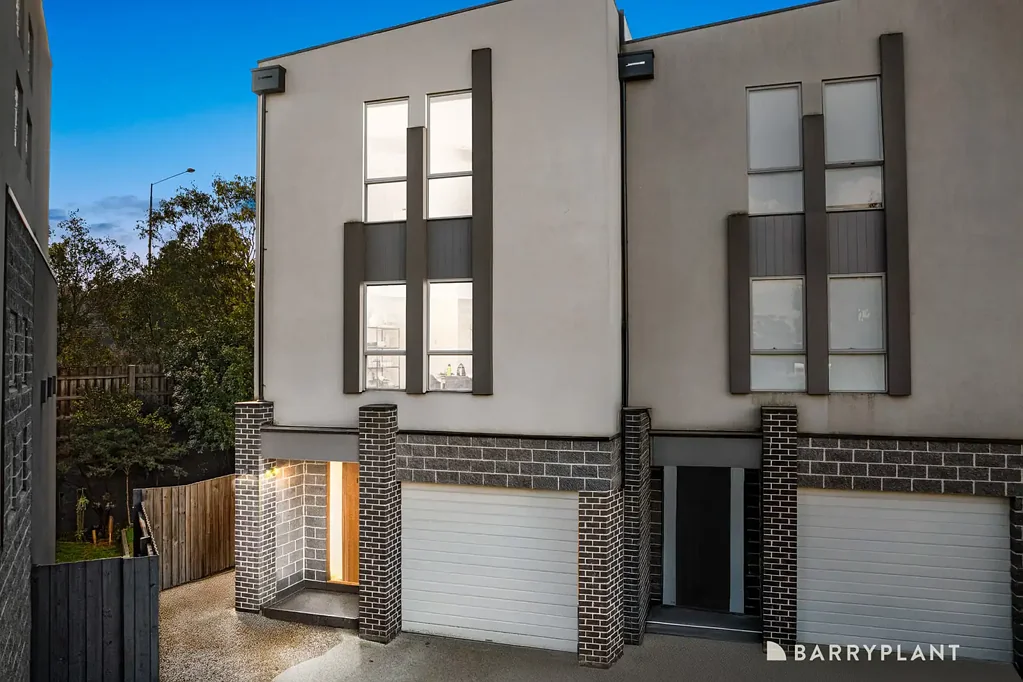 Bundoora 4 Bedroom Spacious 3-Storey Townhouse in Prime Bundoora Location