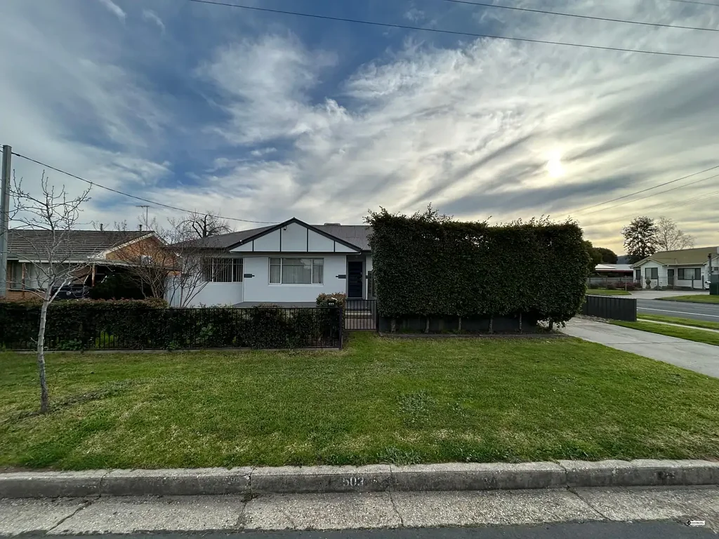 NEAT 3 BEDROOM FAMILY HOME