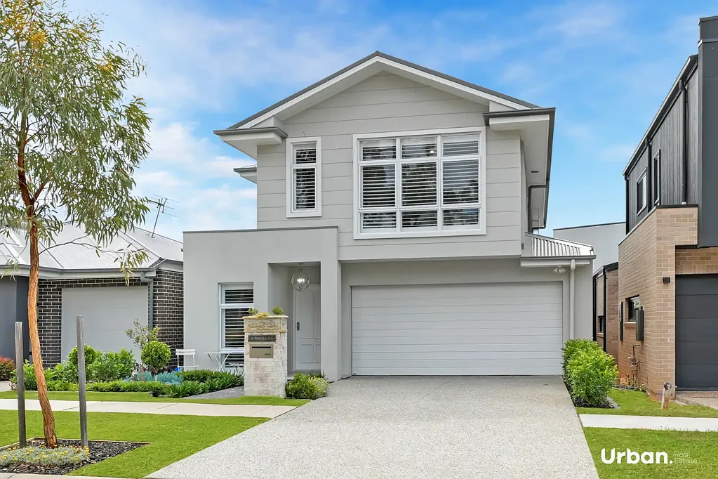 Denham Court 4Zimmer Thoughtfully Designed Spaces for Modern Family Living