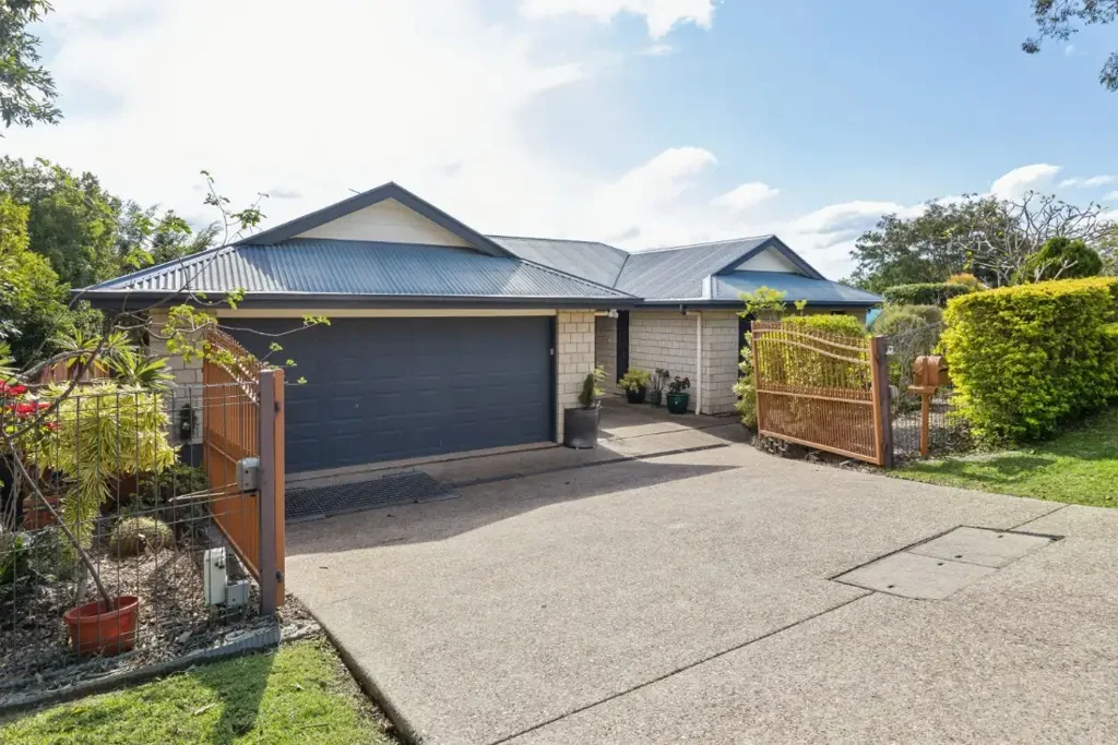 Mcdowall 4ห้องนอน Expansive Four-Bed Low-Set Family Home in McDowall!