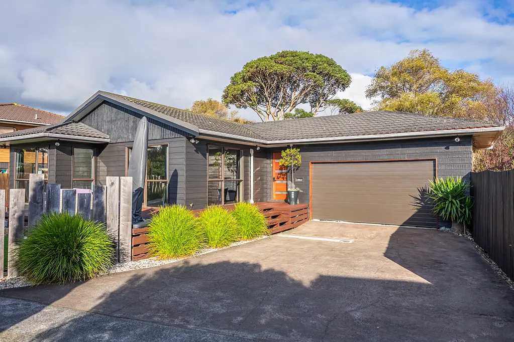 Paraparaumu Beach 3 Bedroom YOUR NEXT CHAPTER STARTS HERE