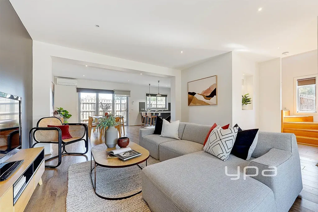 2/14 Wattleglen Street, Craigieburn, VIC 3064