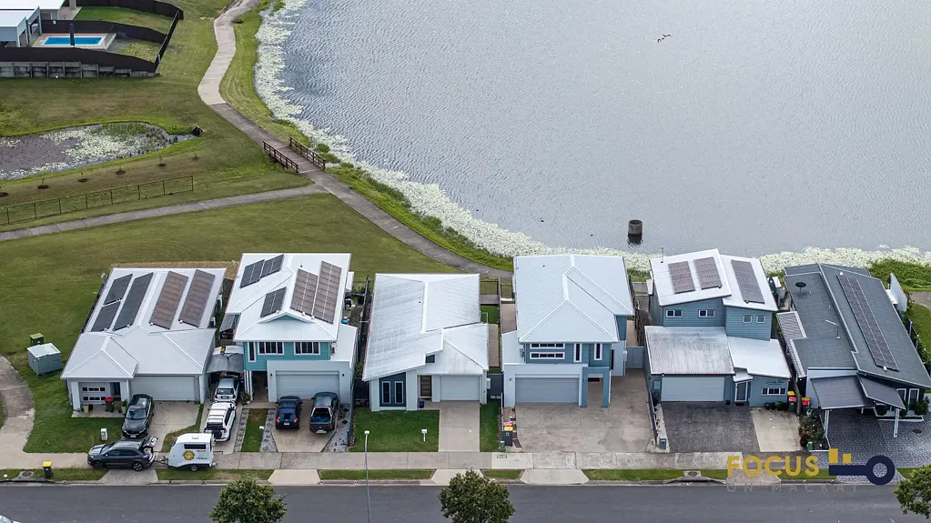 Andergrove 4房  EXECUTIVE TOWN HOUSE - OVERLOOKING ANDERGROVE LAKES