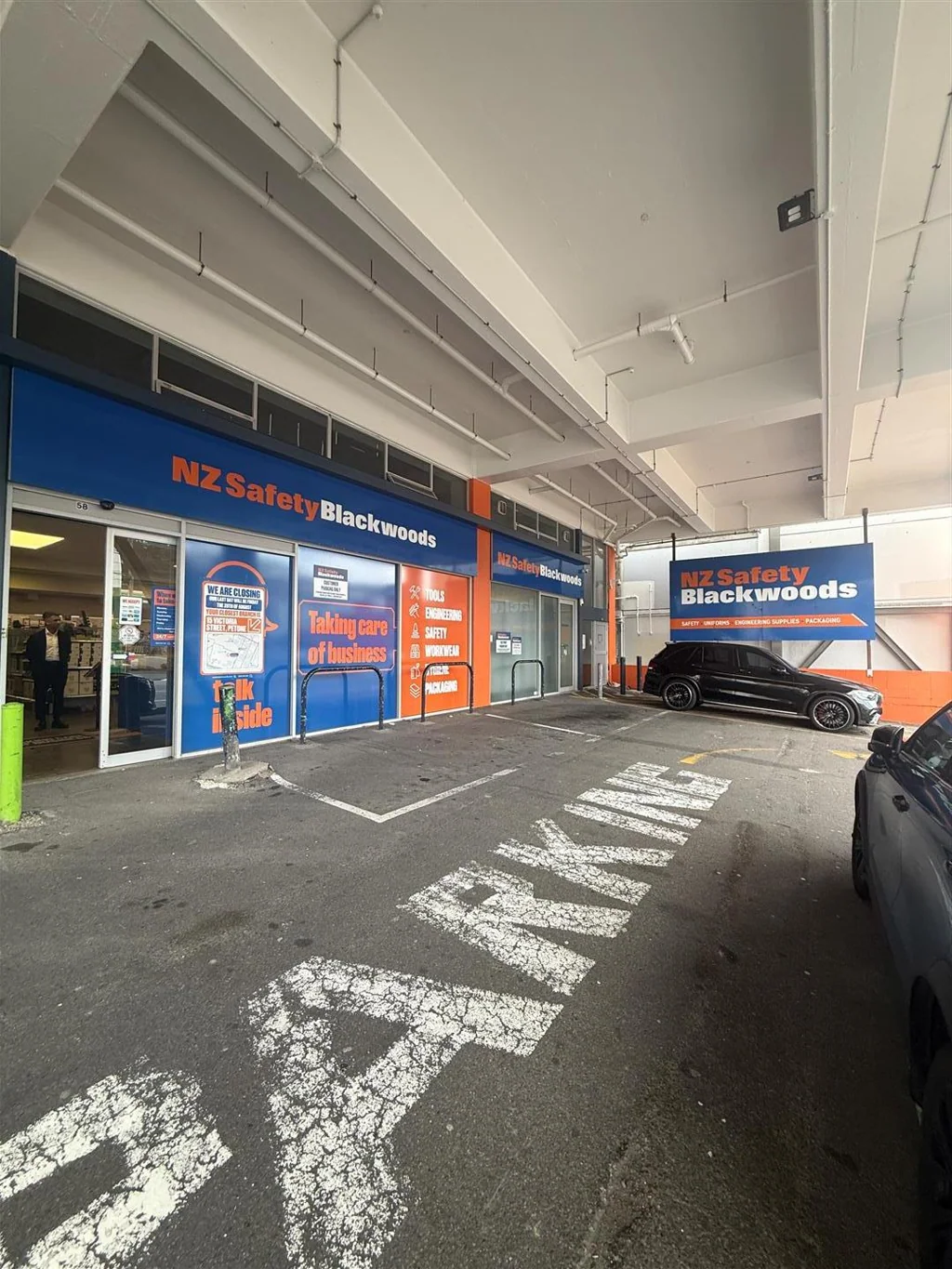 Mount Cook Well-presented showroom