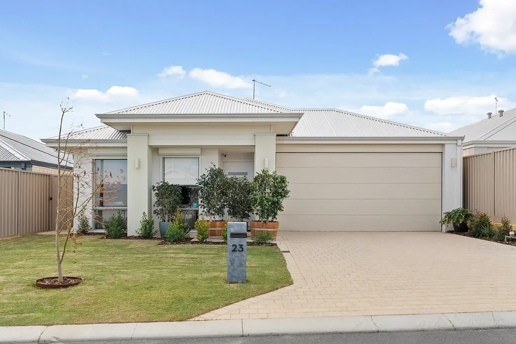 Immaculate, Warm & Inviting Family Home in Vista Estate