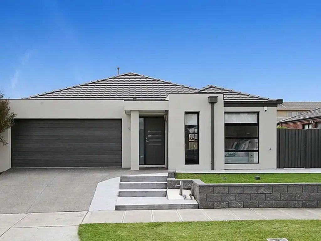 Move In Before the Holidays - Spacious Home in the Heart of Epping!