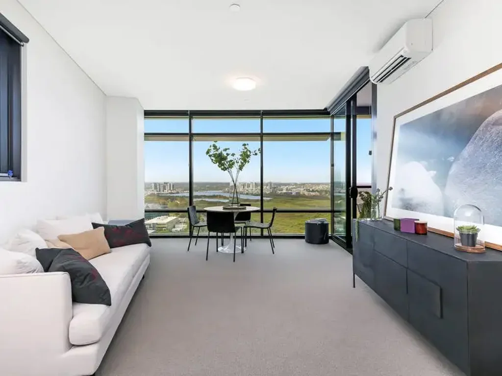 STUNNING 1 BEDROOM + STUDY NOOK