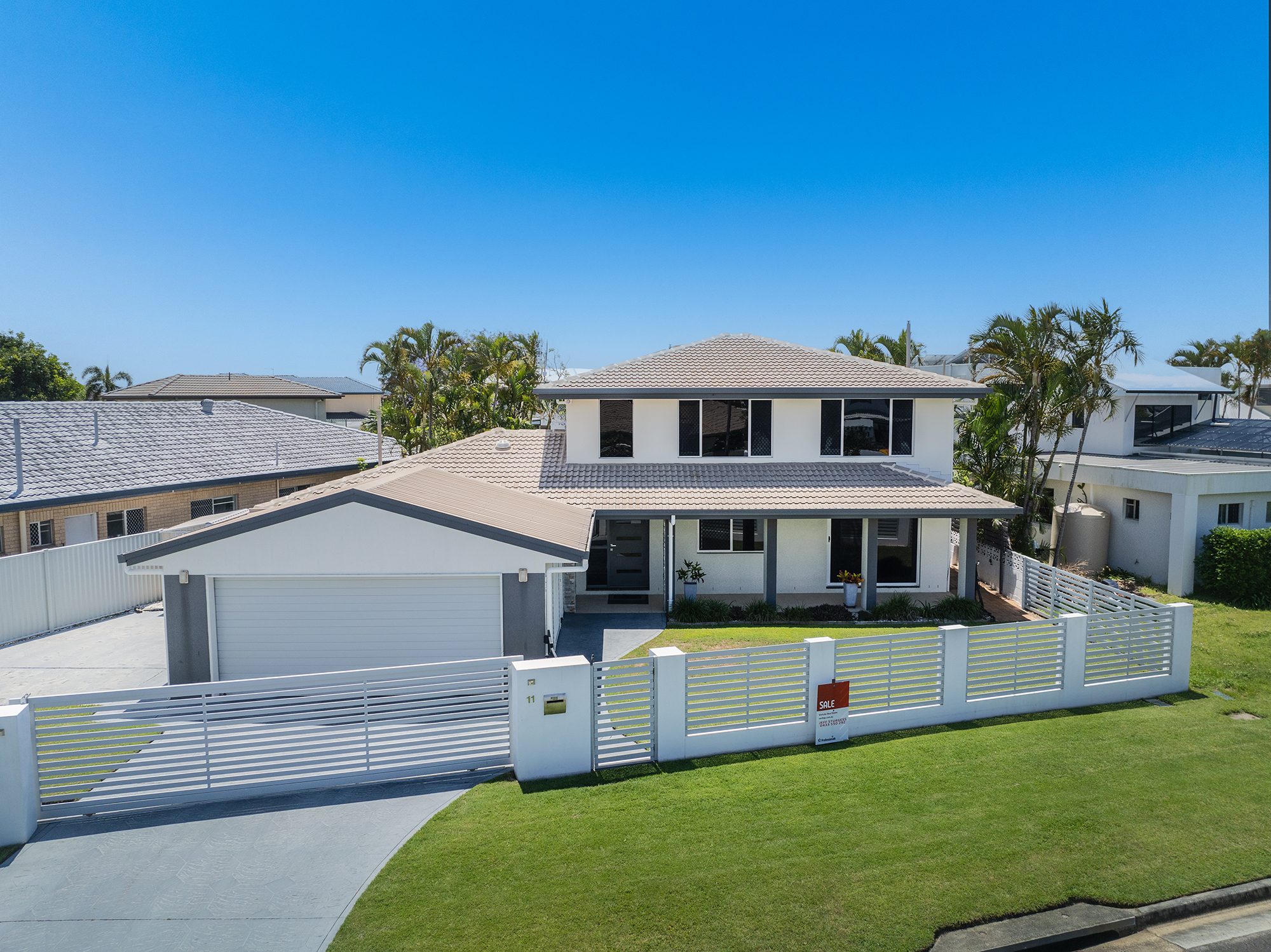 11 DOBELL AV, PARADISE POINT QLD 4216, 0 Kuwarto, 0 Banyo, House