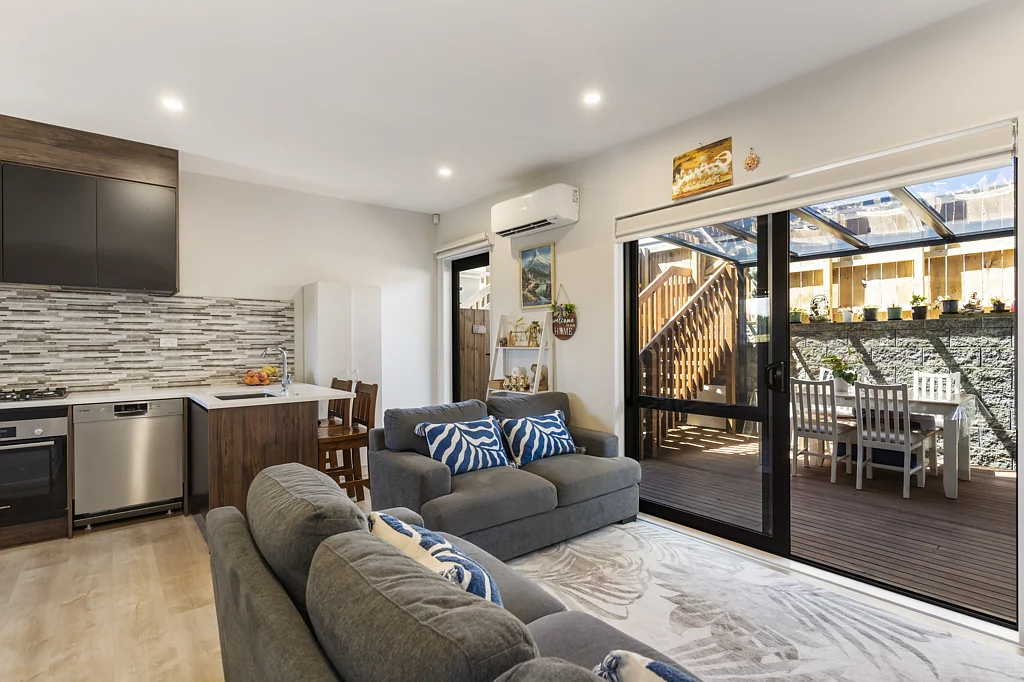 Flat Bush 4Moenga Modern 4 Bedroom Freehold Townhouse with Views!