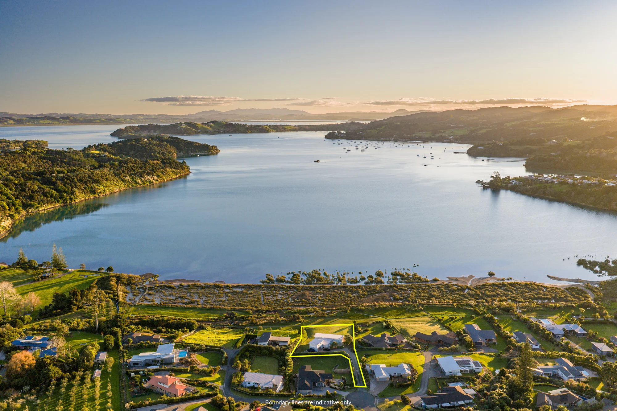 Parua Bay 4 Slaapkamer Palms Estate Waterfront