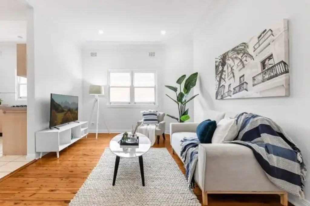 Newly Renovated 2 Bedroom Apartment