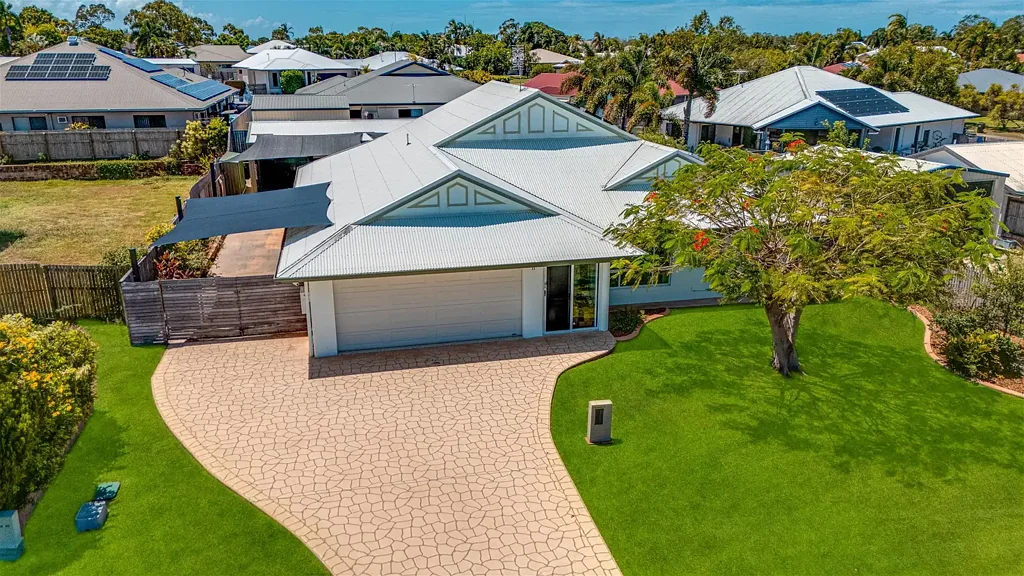 Bushland Beach 4Zimmer ARCHITECTURAL SPACE, PRIVACY & EXCEPTIONAL STORAGE ON 900m