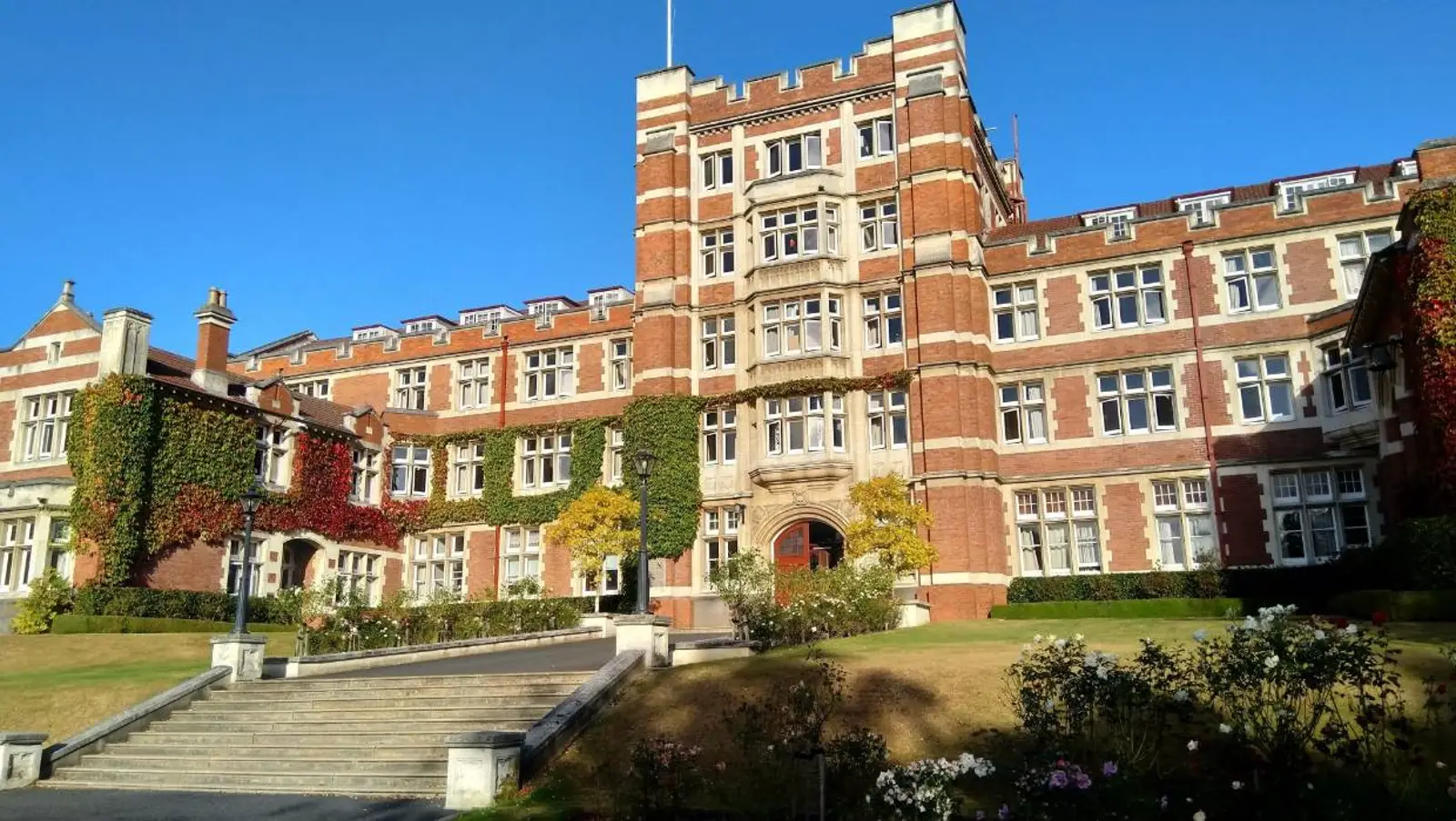 性侵文化横行，奥塔哥大学开会讨论女生安全问题