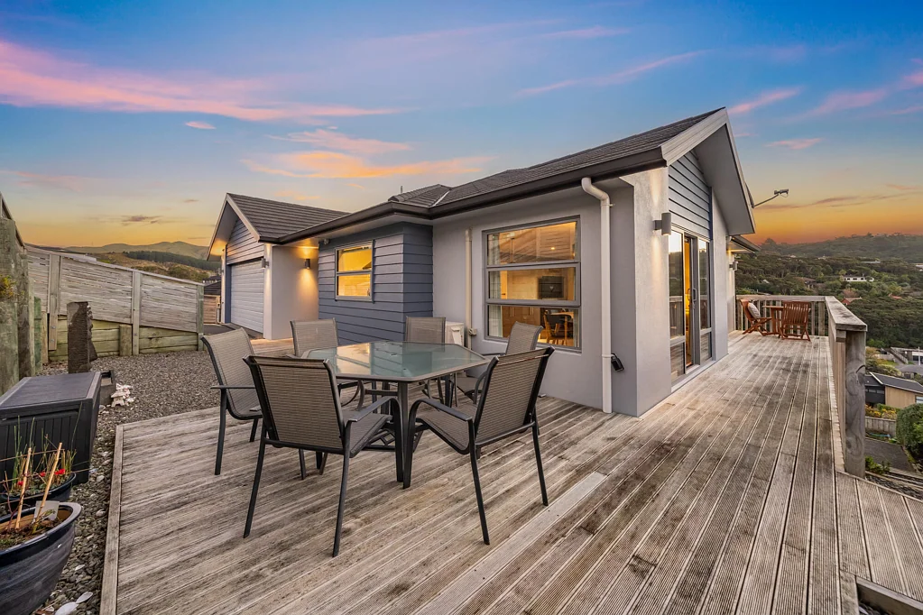 Whitby 4房  Immaculate Sun-Filled Family Living