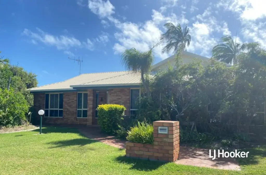 COASTAL FOUR BEDROOM FAMILY HOME