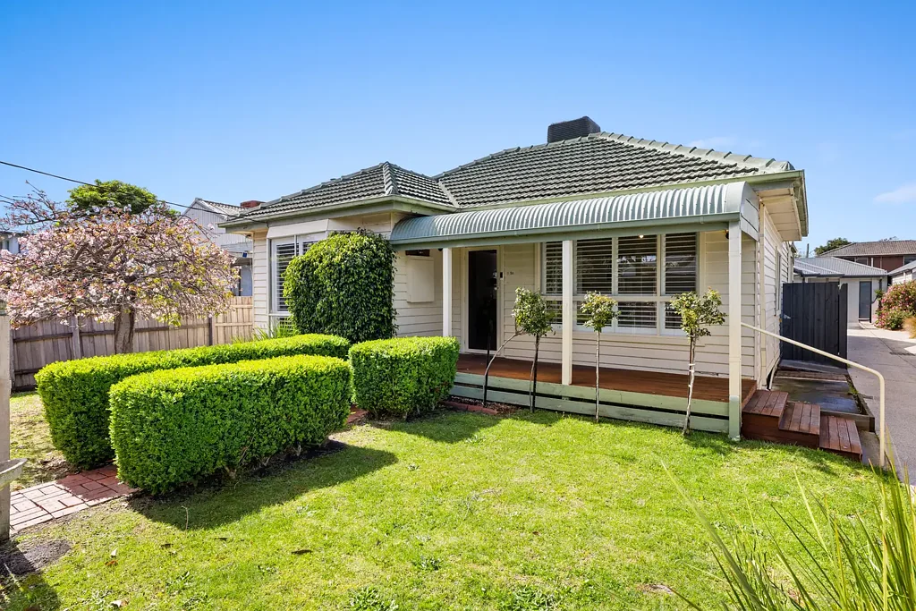 Aspendale 3Zimmer Light-Filled Living in One of Aspendale’s Most Coveted Streets