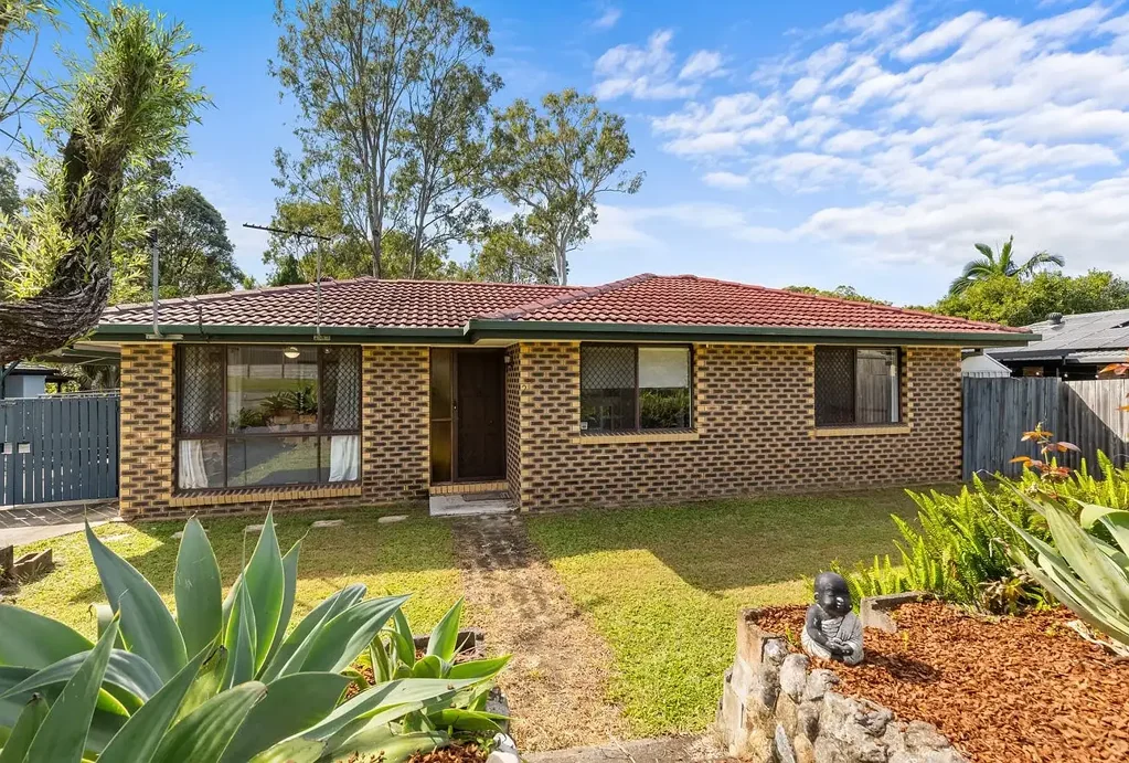 Spacious Family Home in Peaceful Location – Indoor/Outdoor Living & Parkland Views
