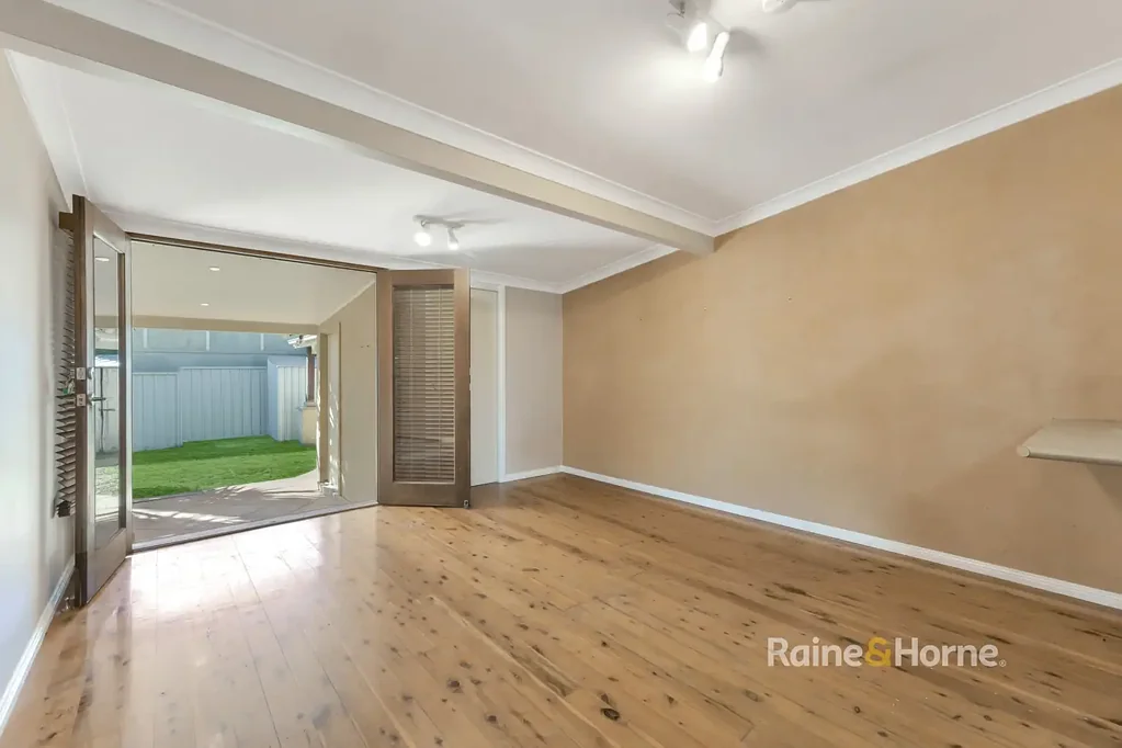 Umina Beach 3બેડરૂમ Versatile Coastal Opportunity with Rear Lane Access