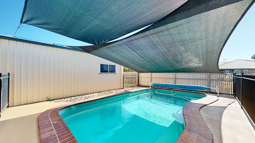 Spacious Family Home in Kirwan with Pool