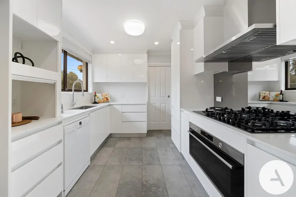 Kambah 3 Slaapkamer Renovated Single-Level Home with Large Backyard - Ready for Move in!