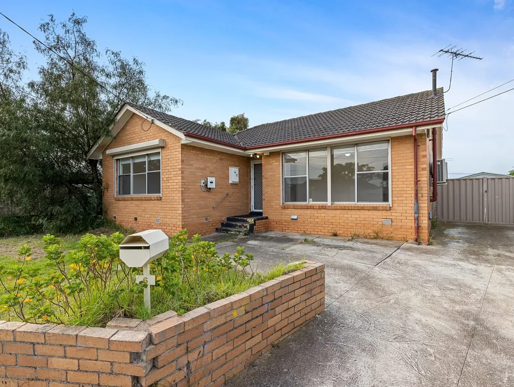 Move-In Ready Living in a Convenient Werribee Location! APPL