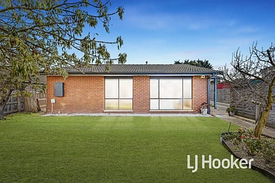 Hampton Park 3 Slaapkamer Perfectly Positioned Front Unit with No Body Corporate!