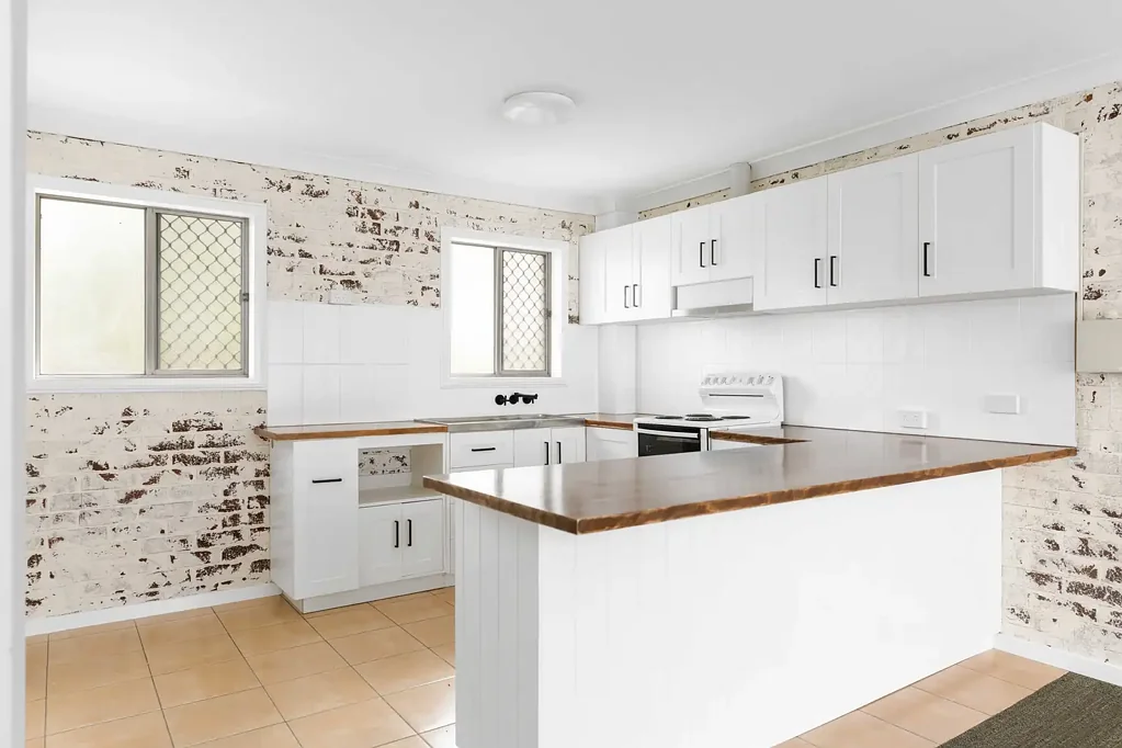City fringe Apartment - walking distance to Laurel Bank Park.