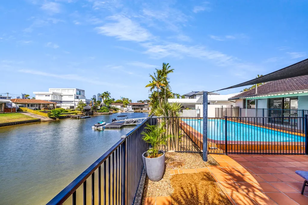 Broadbeach Waters 4Zimmer North-to-water residence, merely moments to Main River