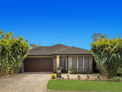 North Lakes 3 Bedroom Contemporary Comfort Opposite Scenic Parklands!