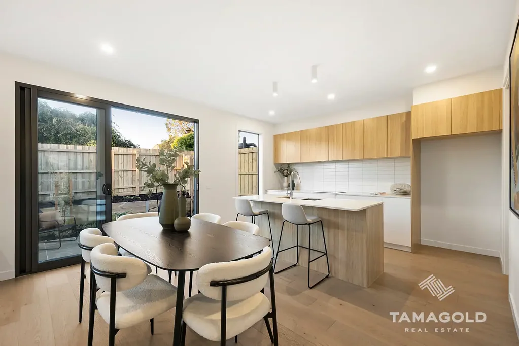 Wantirna South 3 Bedroom NEW & READY TO GO - TITLE ISSUED!!