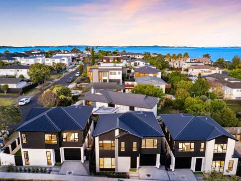 Bucklands Beach 5房 无敌海景+BBI & Macleans学区，黄金转角位置，独立入口套房+EV充电车库，​不容错过！​ Stunning Sea View, BBI & Macleans Zone
