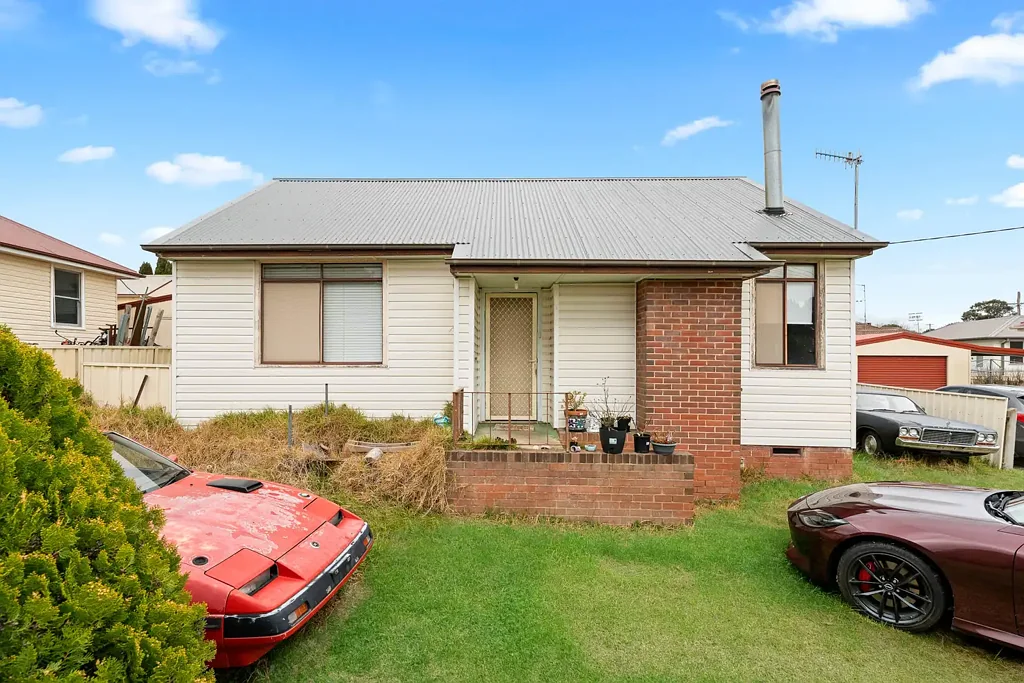Goulburn 2 Slaapkamer North-Facing Two-Bedroom Home with Generous Garage & Workshop