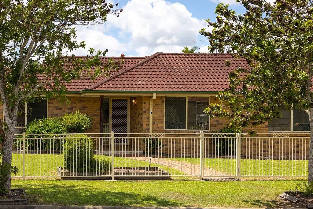 1 Cressbrook Court, Meadowbrook, QLD 4131