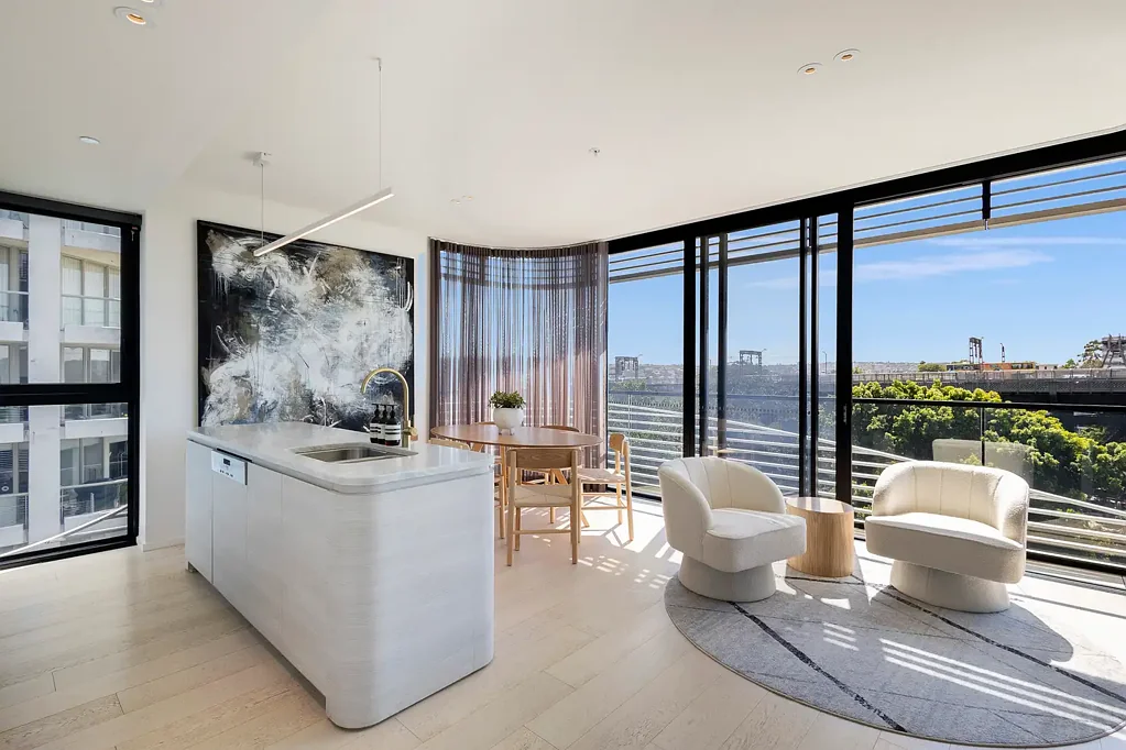 Milsons Point 3房 高地美宅 隐私景观兼具 时尚定制设计 宽敞露台享港景 Executive Living, Bespoke Luxury