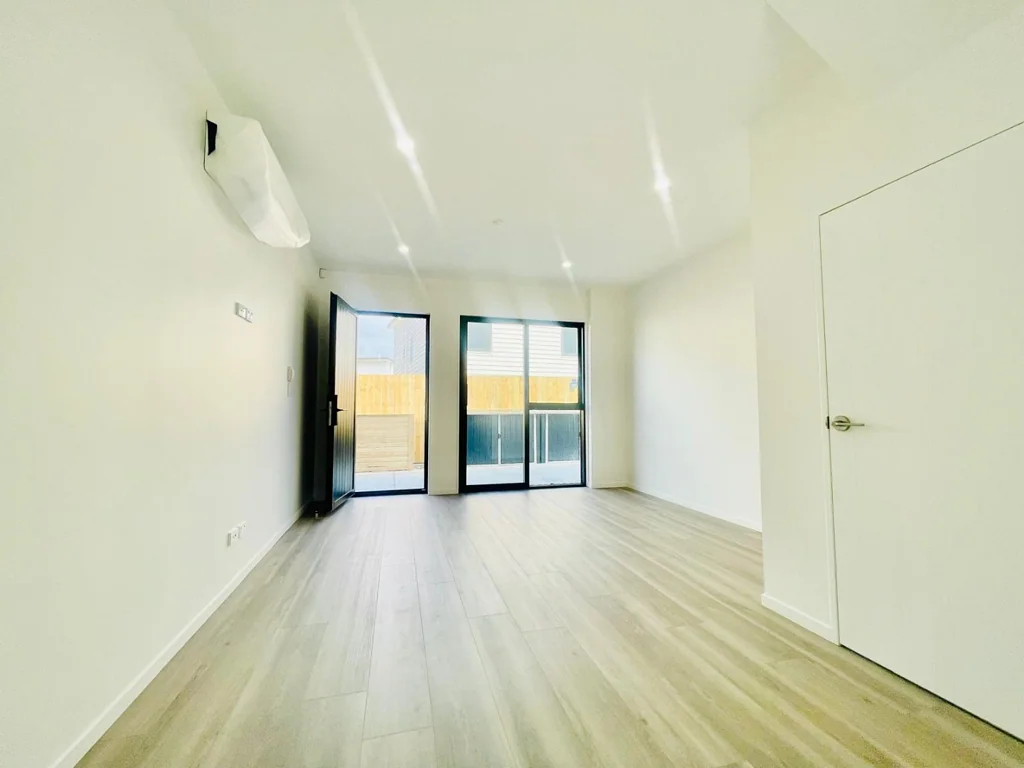 MANUREWA, 2 BEDROOMS