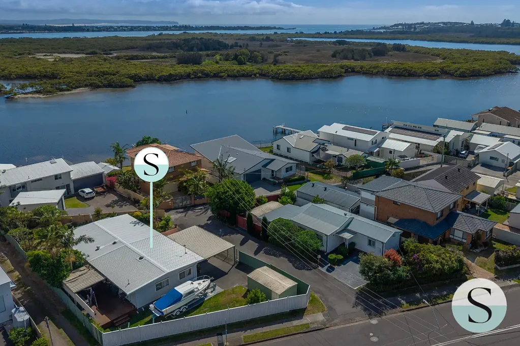 Swansea 3غرفة نوم Swansea's Best Buy! One Off Waterfront Access, Low Maintenance, Renovated Quality Interior, Multiple Parking Options For The Boat/Motorhome